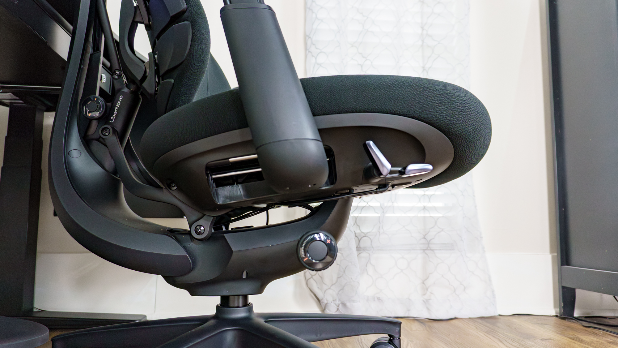 The adjustment levers on the right side of the LiberNovo Omni SE office chair