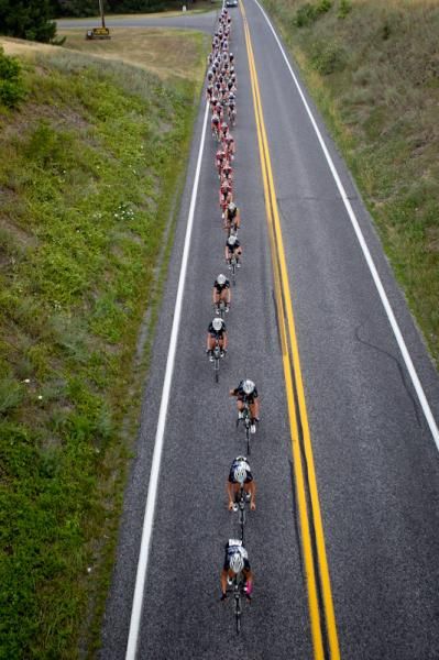 The men get strung out on the way to the climb.
