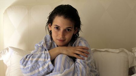 winona ryder on her bed in 1994