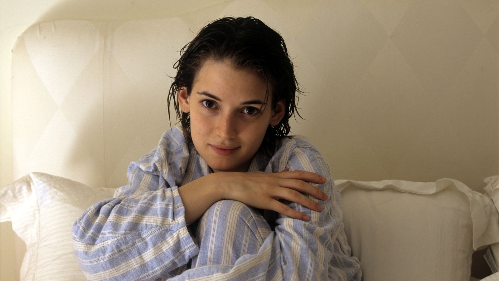 winona ryder on her bed in 1994