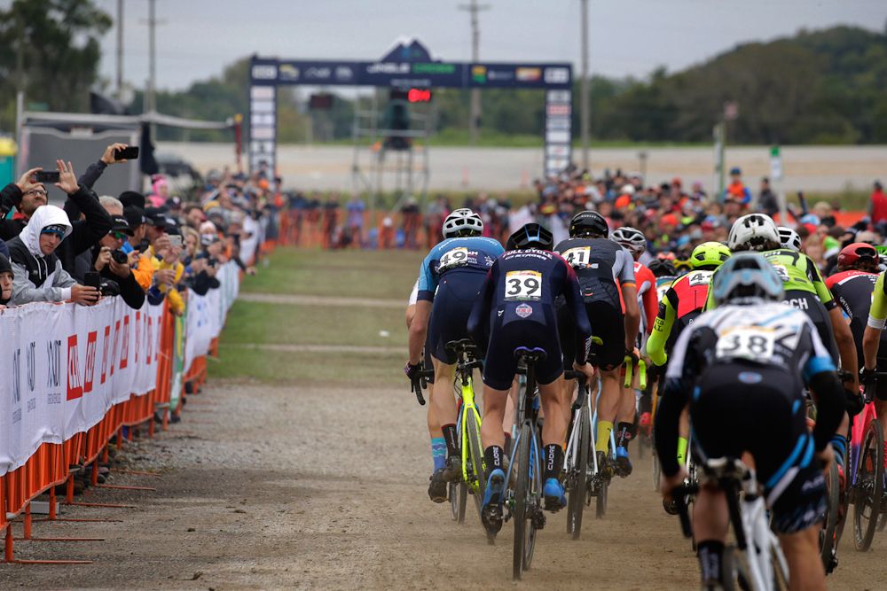 The Elite men get underway at the Iowa City World Cup