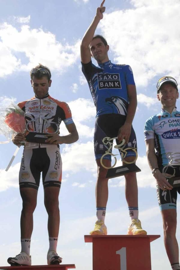 Contador on the podium flanked by Diaz and Leipheimer