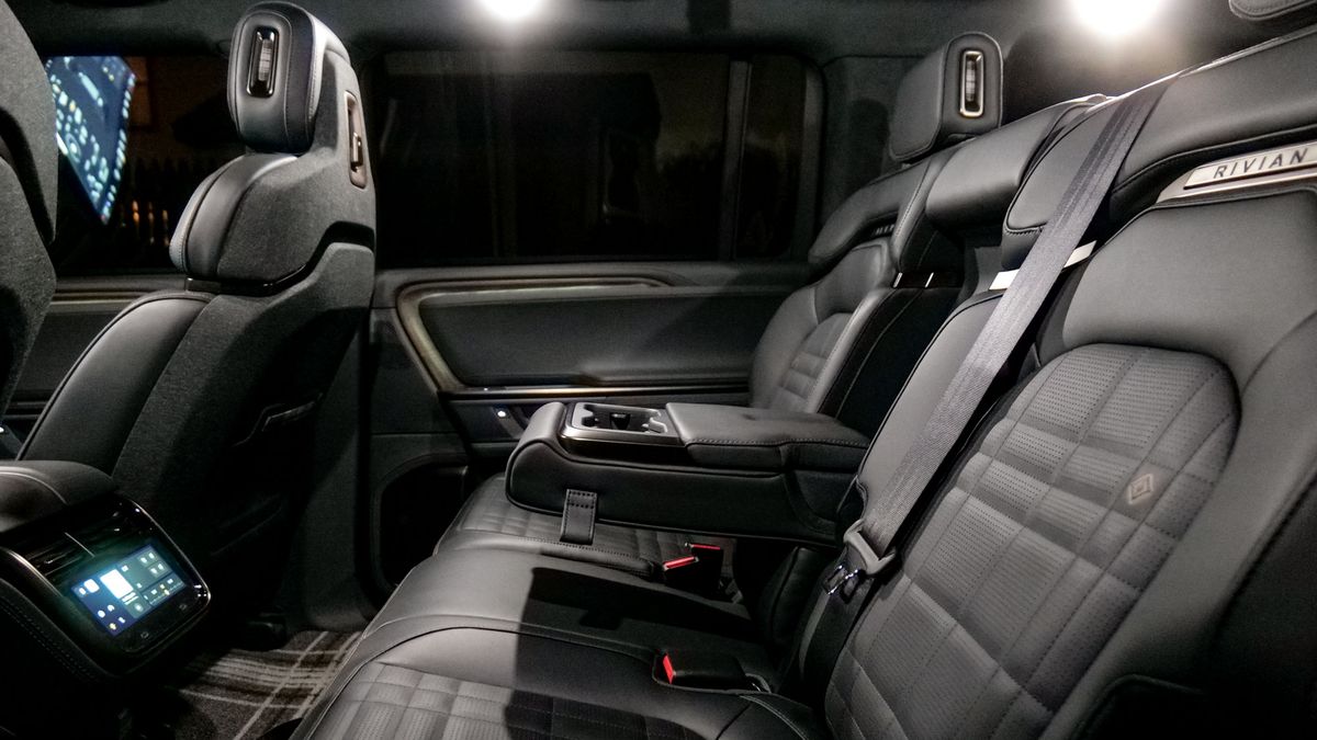 2025 Rivian R1S Tri-Motor test drive review.