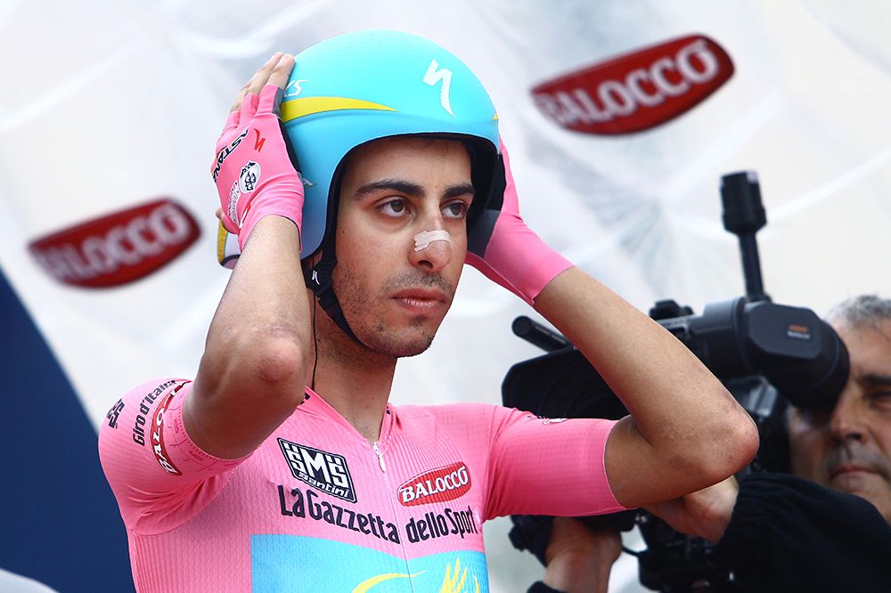 Fabio Aru gets ready to start the time trial in the pink jersey