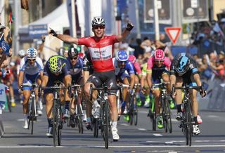 Mark Cavendish wins the final stage of the 2015 Dubai Tour.