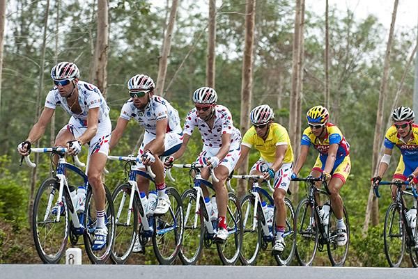 Velo Club/La Pomme Marseille were on the front of the peloton looking after their tour leader in yellow, Justin Jules.