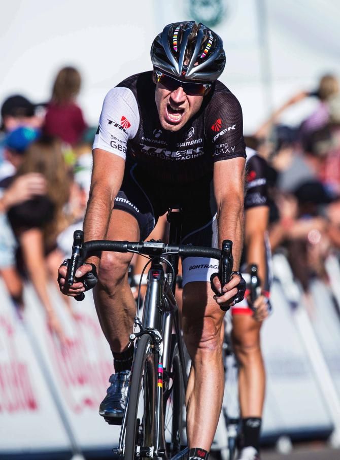 Jens Voigt crosses the line on stage 1