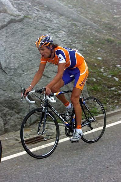 Thomas Dekker (Rabobank) chases the leaders on the final climb