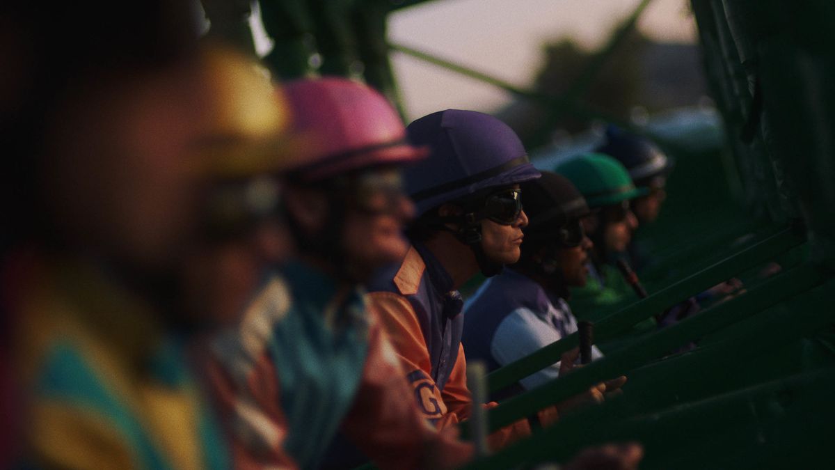 The race is about to begin in &#039;Jockey.&#039;