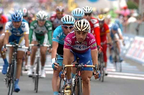 Paolo Bettini eases in to hold onto his sprinter's jersey