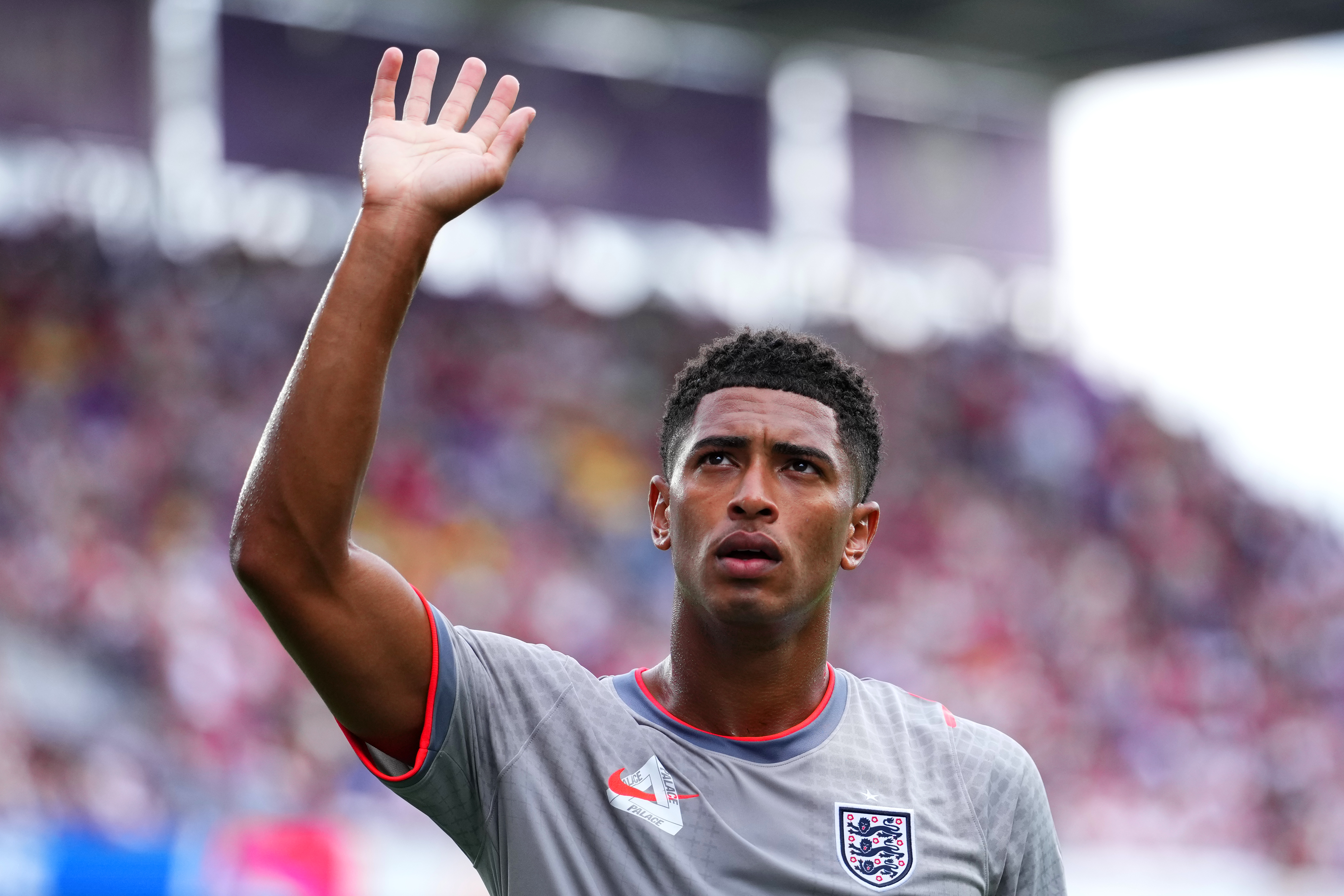 ORLANDO, FLORIDA - JUNE 10: Jude Bellingham #10 of England warms up prior to the International Friendly match between England and Costa Rica at Inter&amp;amp;Co Stadium on June 10, 2026 in Orlando, Florida. (Photo by Rich Storry/Getty Images)