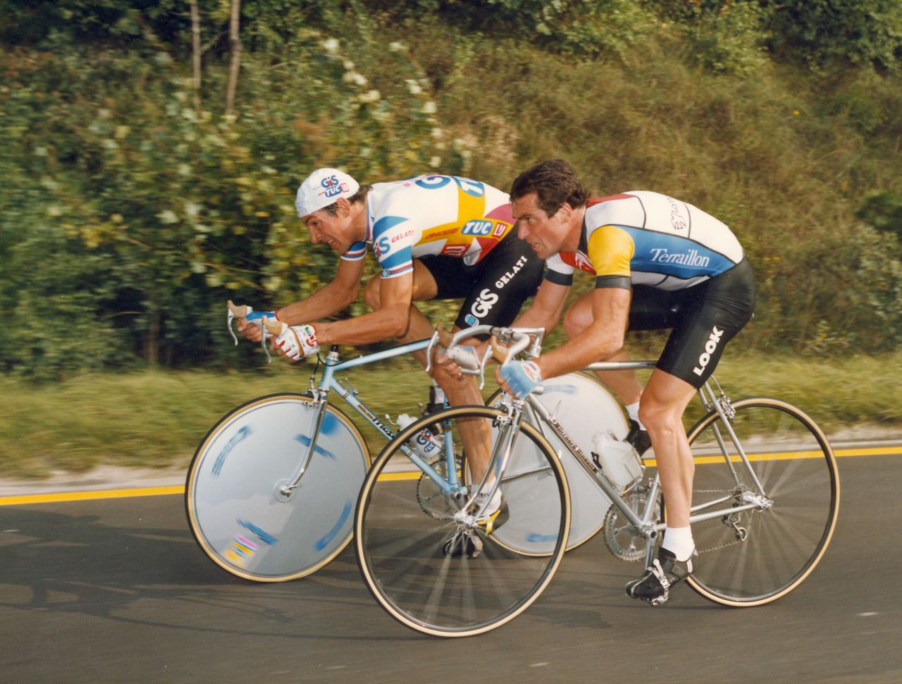 It may be shielded by none other than Bernard Hinault as the two riders join forces to win the 1984 Trofeo Baracchi 'two-up' time trial, but you can just about make out the initially vertical seat tube of Francesco Moser's Va Por La Hora frame before it juts backwards