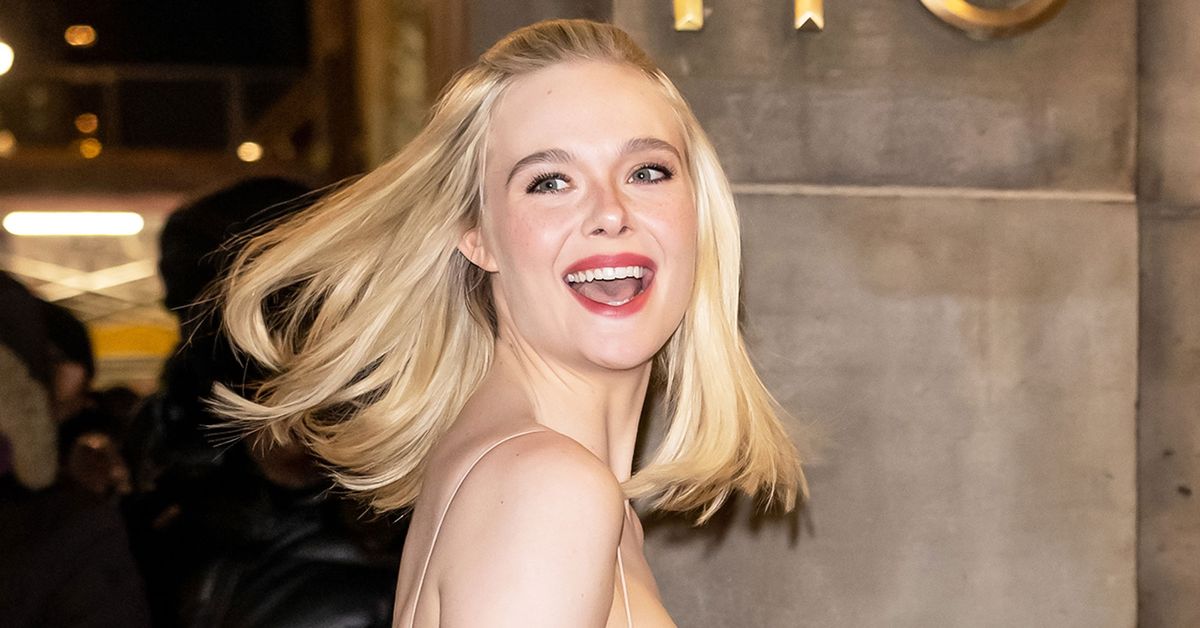 Elle Fanning สวมเทรนด์สีที่จะพุ่งสูงขึ้นใน 4 เดือน