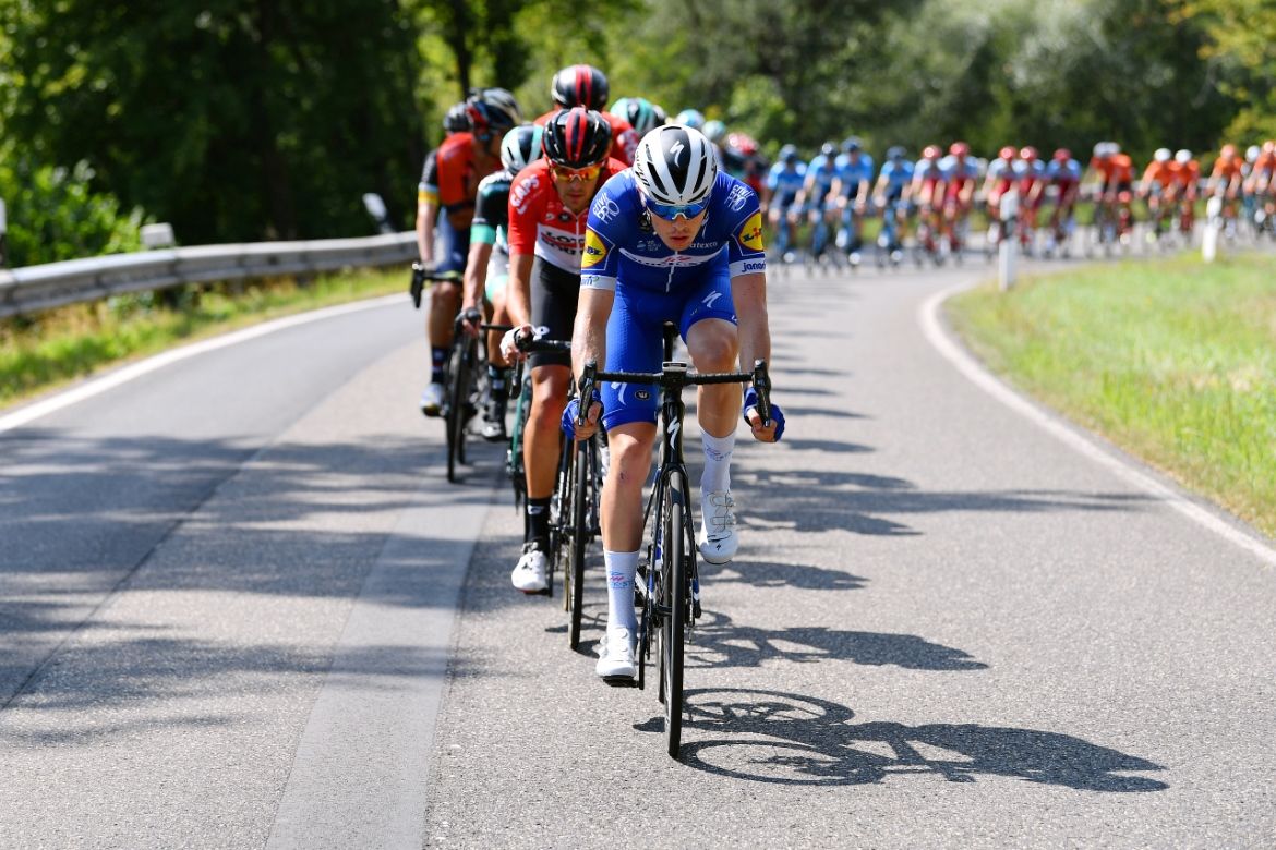 Remi Cavagna (Quick-Step Floors) leads the chase
