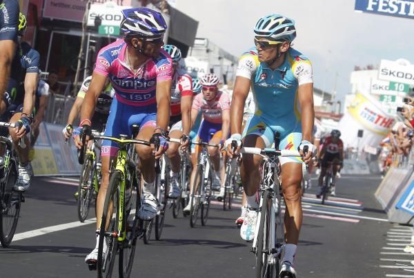 Scarponi and Kreuziger seem surprised by Contador's attack