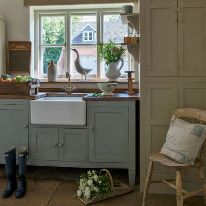 Step inside this beautiful Staffordshire farmhouse | Ideal Home