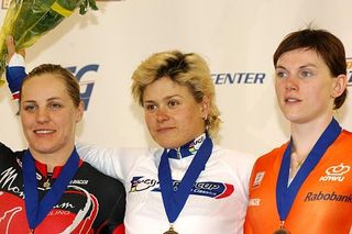 Natallia Tsylinskaya atop the women's sprint podium.
