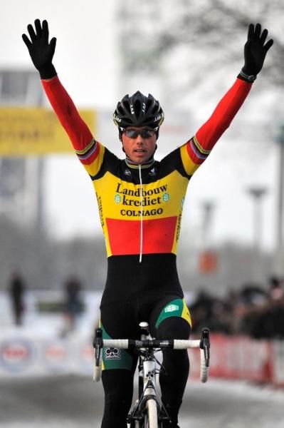 Belgian champion Sven Nys (Landbouwkrediet-Colnago) celebrates his victory at the Scheldecross.