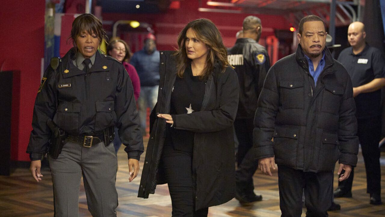 Could Law And Order: SVU Be Setting Captain Benson Up For A Change In ...