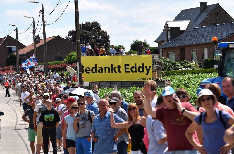 Fans cheer for Eddy