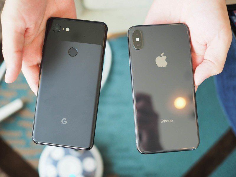 Google Pixel 3 XL and iPhone XS Max