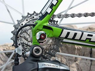 The driveside rear dropout now serves double duty as a housing stop and all frame entry/exit points are sized to fit Shimano Dura-Ace Di2 connectors.