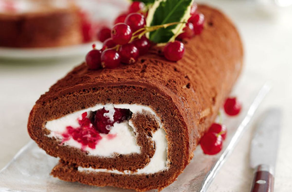 Slimming World Swiss roll | Dessert Recipes | GoodtoKnow