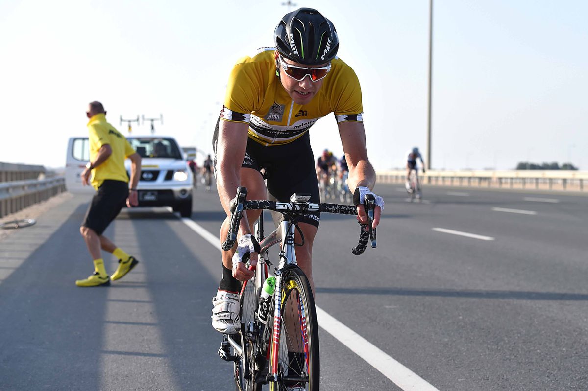 Edvald Boasson Hagen gets going again after his puncture