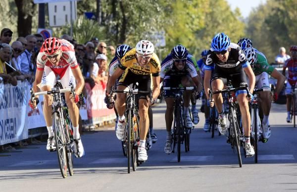 Fabio Taborre beats Rebellin and Dan Martin in the sprint