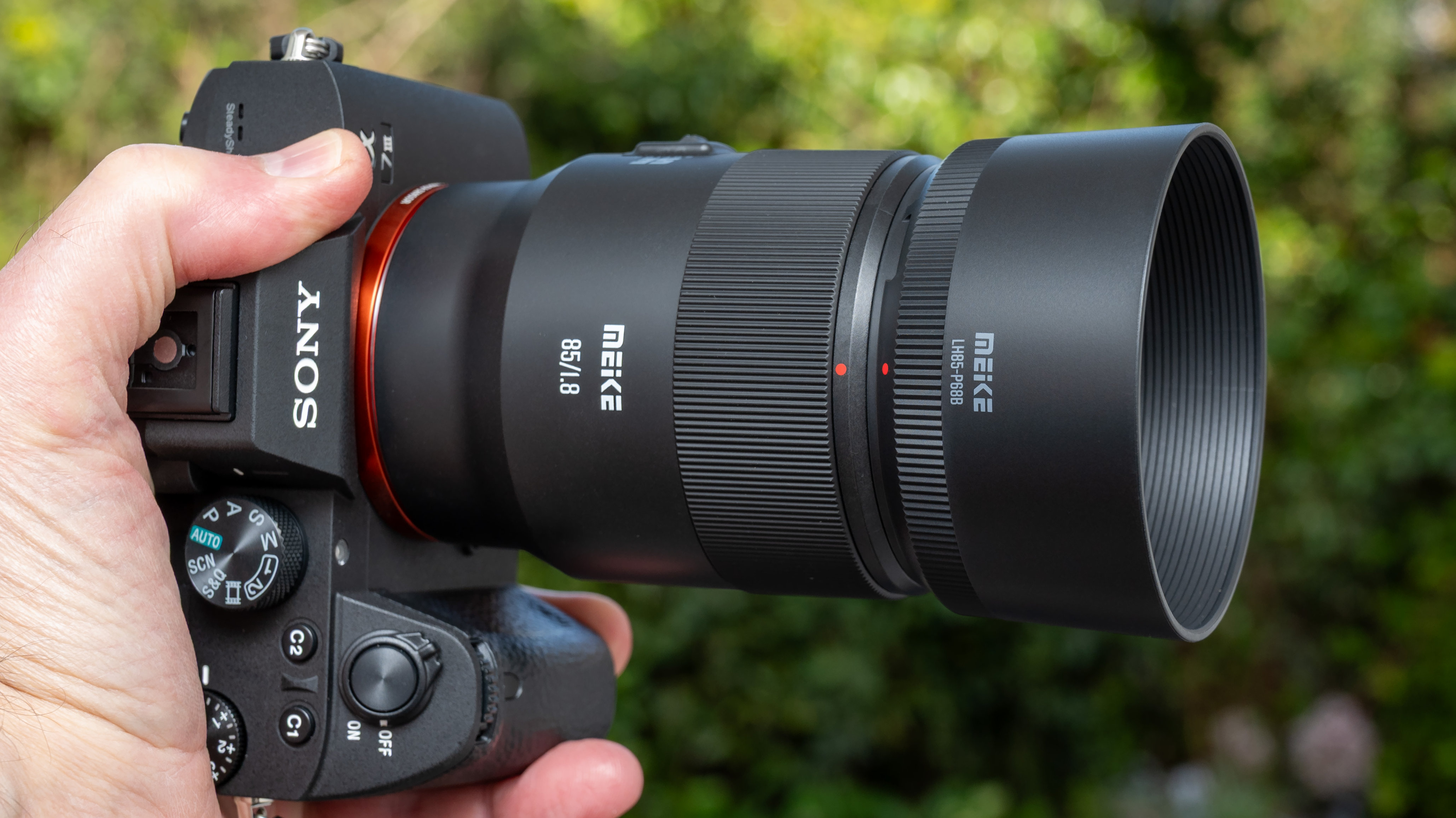 Meike AF 85mm f/1.8 SE II product shot