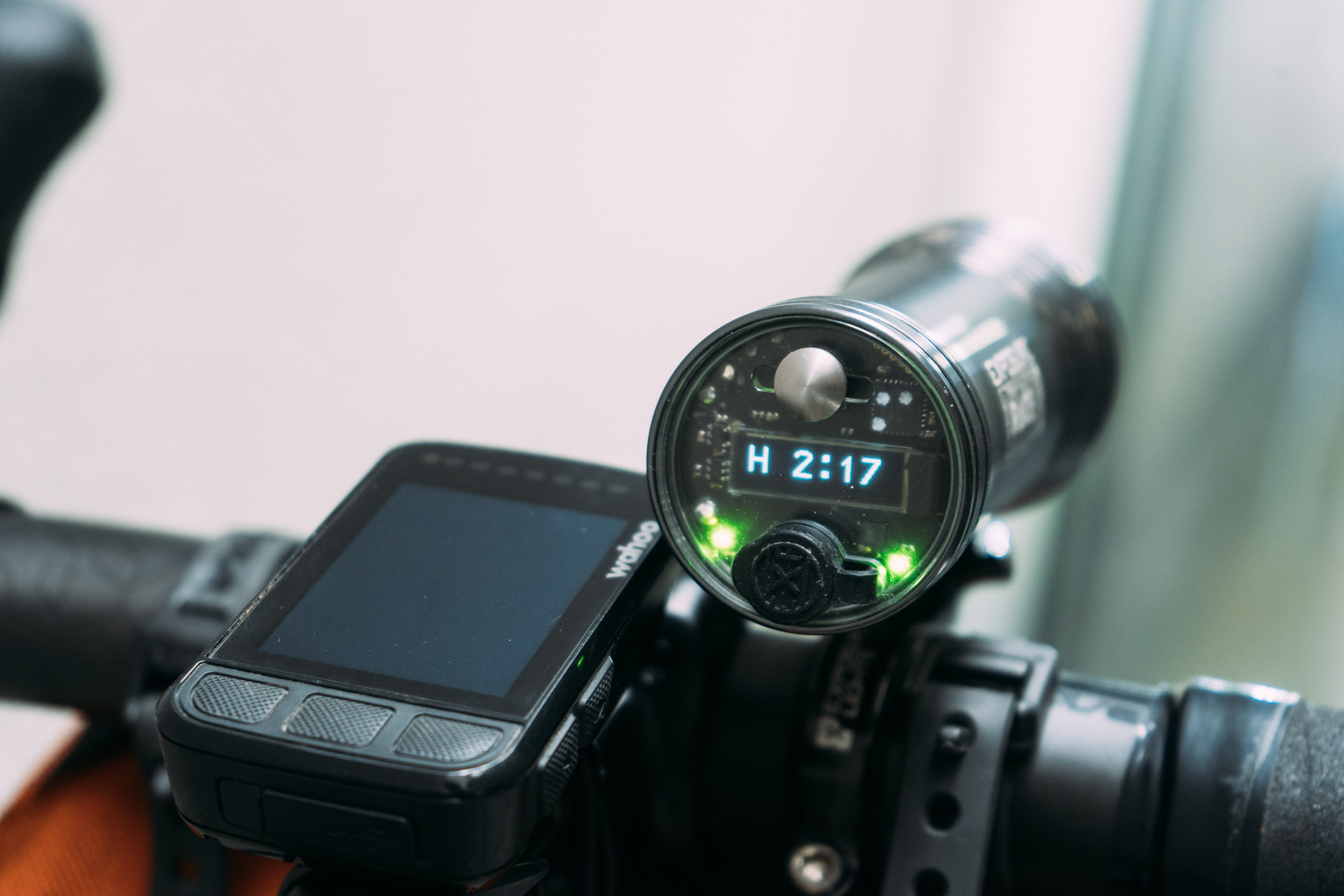 A close up of the rear LCD screen of a grey bike light showing hours of run time remaining