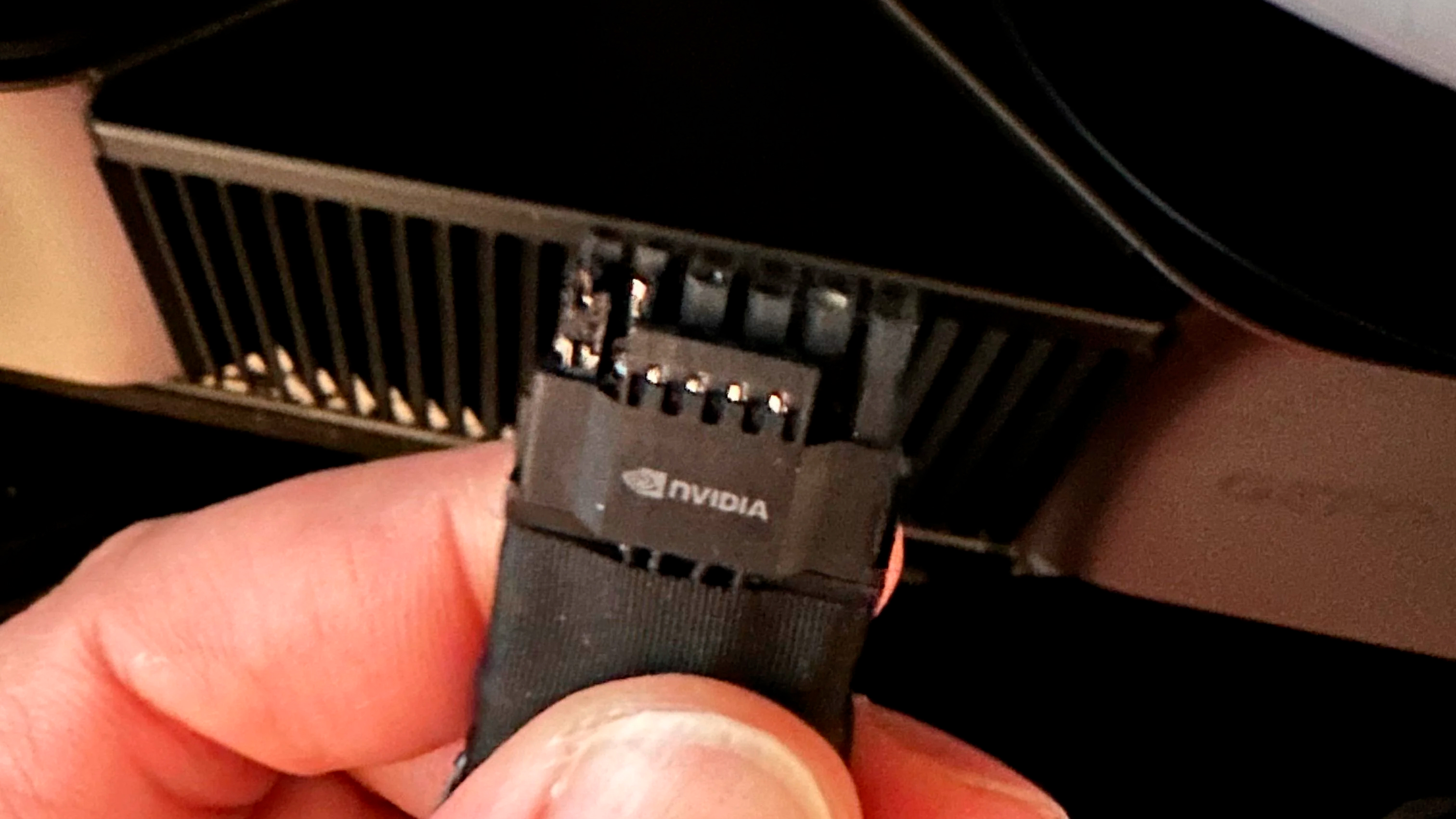 More information about the NVIDIA adapter from Igorslab : r/nvidia