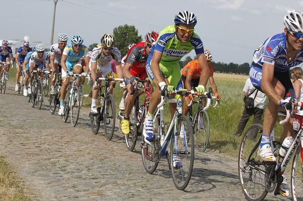Ivan Basso (Liquigas) not looking very comfortable on the pav&eacute;