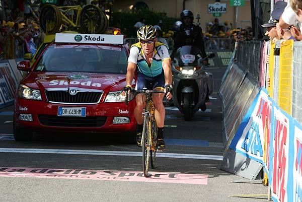 Lance Armstrong (Astana) crosses the line on stage 14.