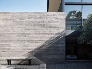 Carla Ridge house in Los Angeles is an expansive modern home in wood and concrete materiality