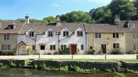 row of houses 