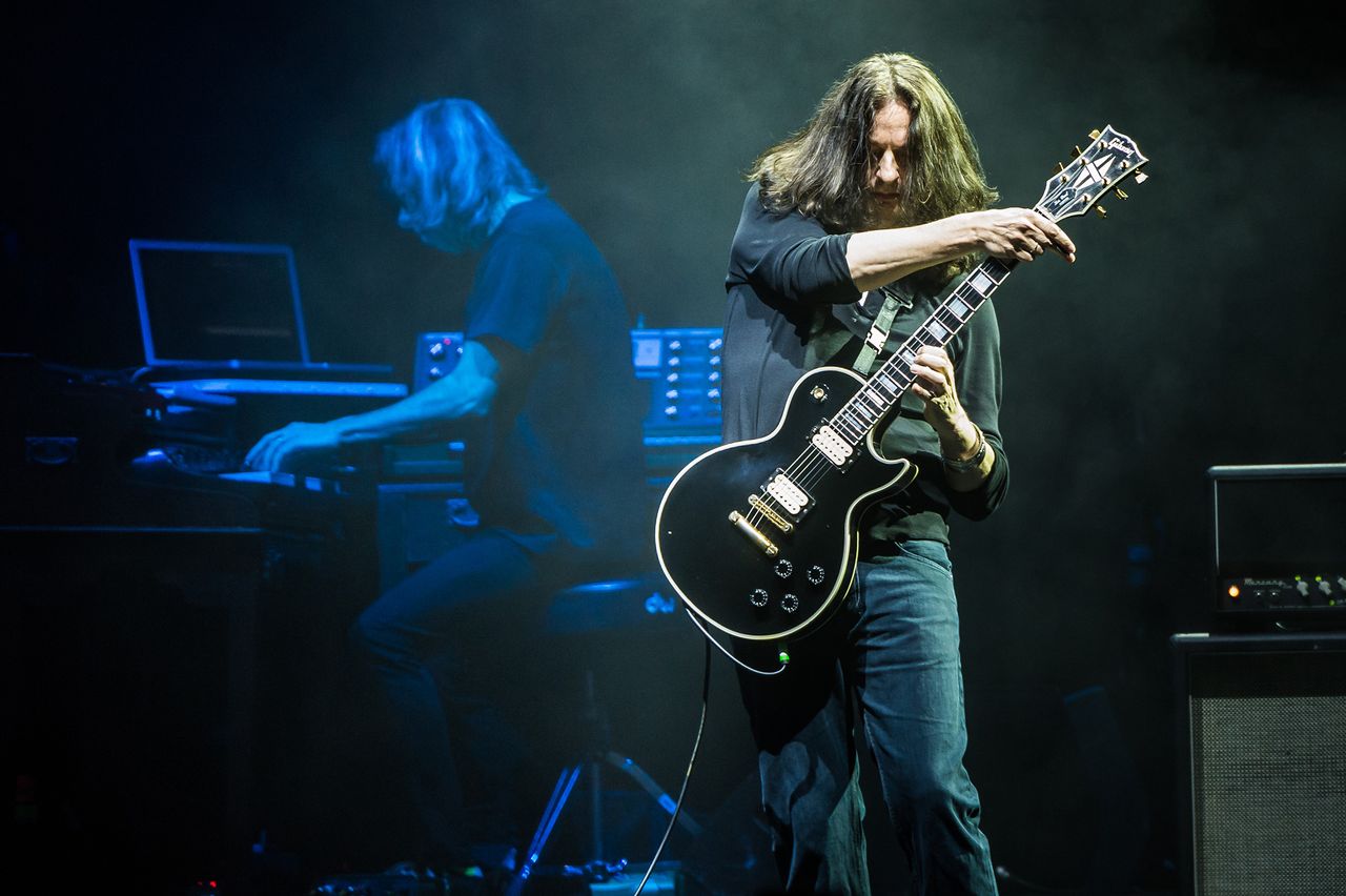 New guitarist , Dave Kilminster