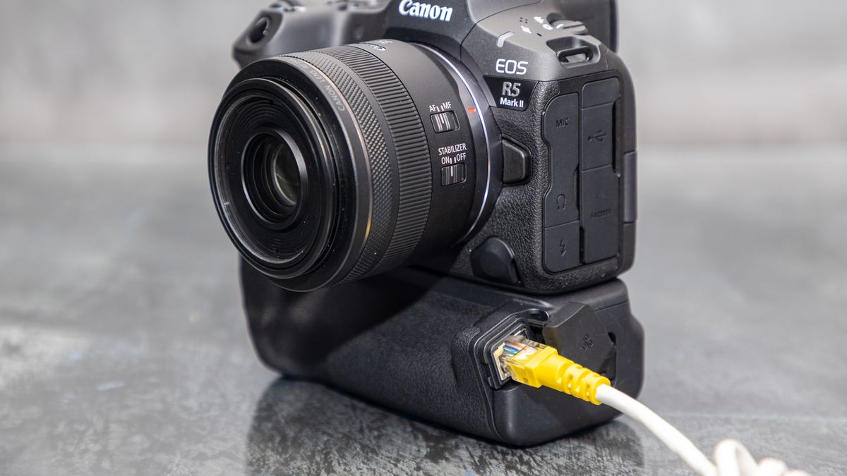 Canon BG-R20EP Battery Grip for Canon EOS R5 Mark II
