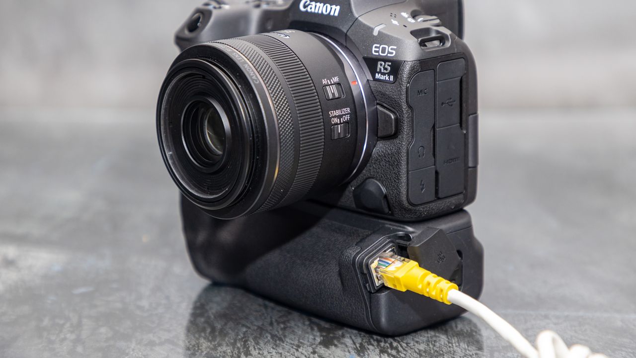 Canon BG-R20EP Battery Grip for Canon EOS R5 Mark II