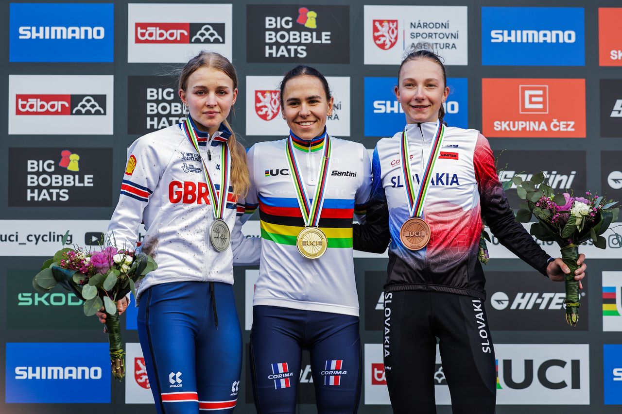 C&eacute;lia Gery took the rainbow jersey in the Junior women's cyclocross World Championships