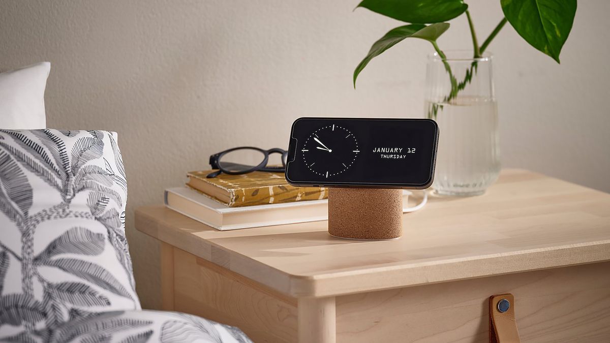 V&Auml;STM&Auml;RKE wireless charging stand