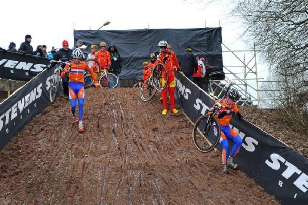 Riders tackle a rutted descent on foot one day prior to the opening day of the 'cross world championships.