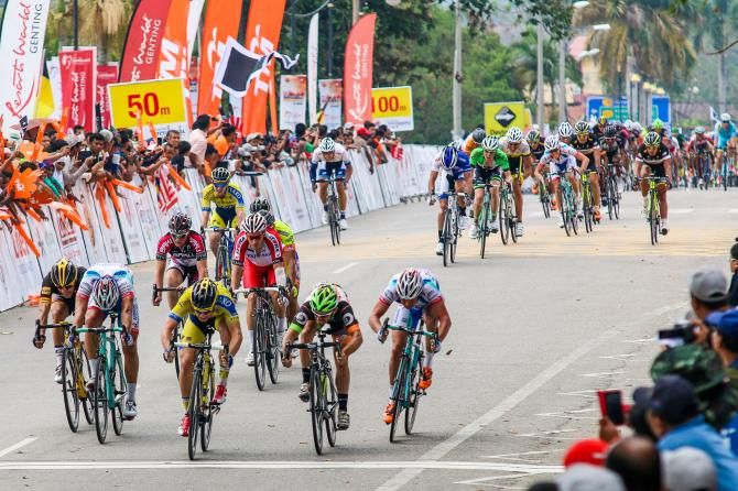 Michal Kol&aacute;r (Tinkoff-Saxo) wins the bunch sprint