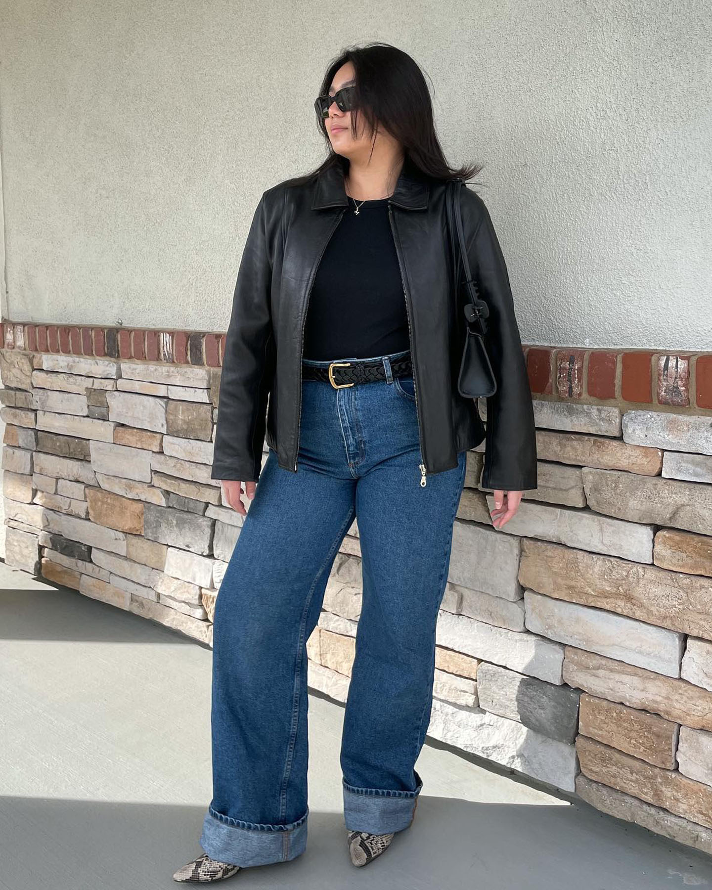 fashion influencer Marina Torres with a classic belt and jeans