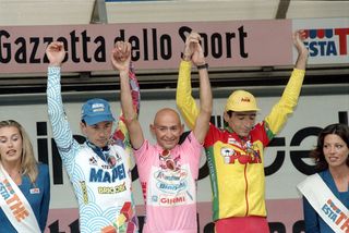 1998, Giro d'Italia, stage 22 Pavel Tonkov, Pantani Marco, and Giuseppe Guerini on the podium in Milan