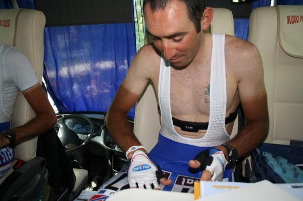 J&eacute;r&ocirc;me Pineau gets ready for the stage