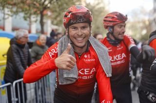 Warren Barguil gives a thumbs up after winning GP Miguel Indurain