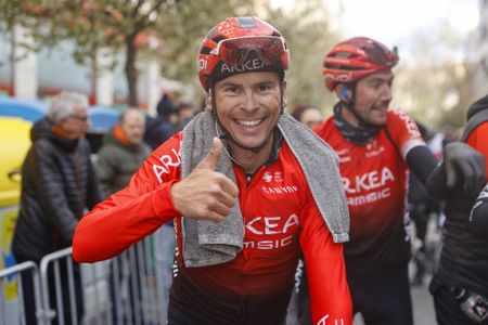 Warren Barguil gives a thumbs up after winning GP Miguel Indurain
