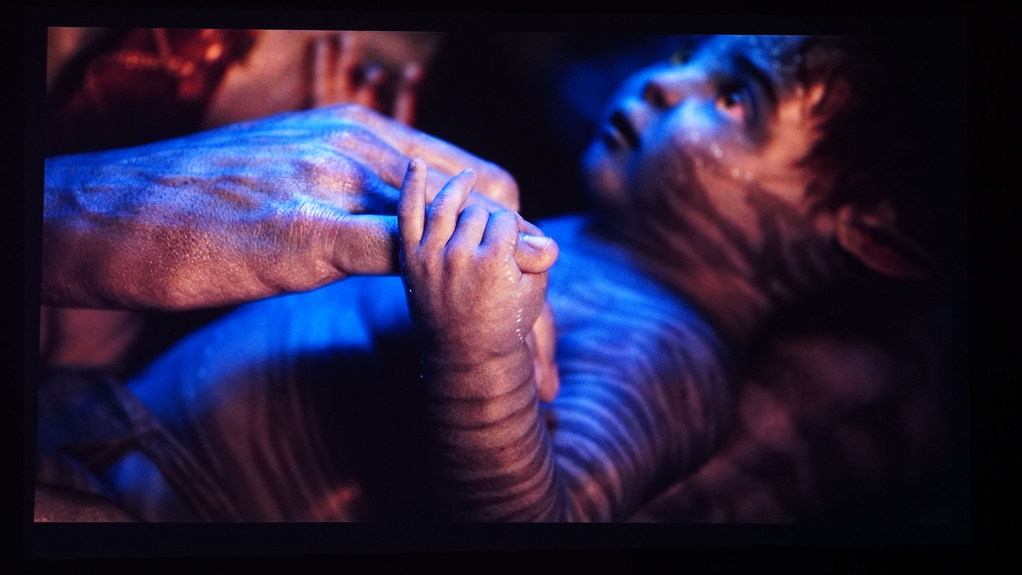 The projection from a JMGO N1S Ultimate projector displaying a high detail scene from Avatar: The Way of Water.