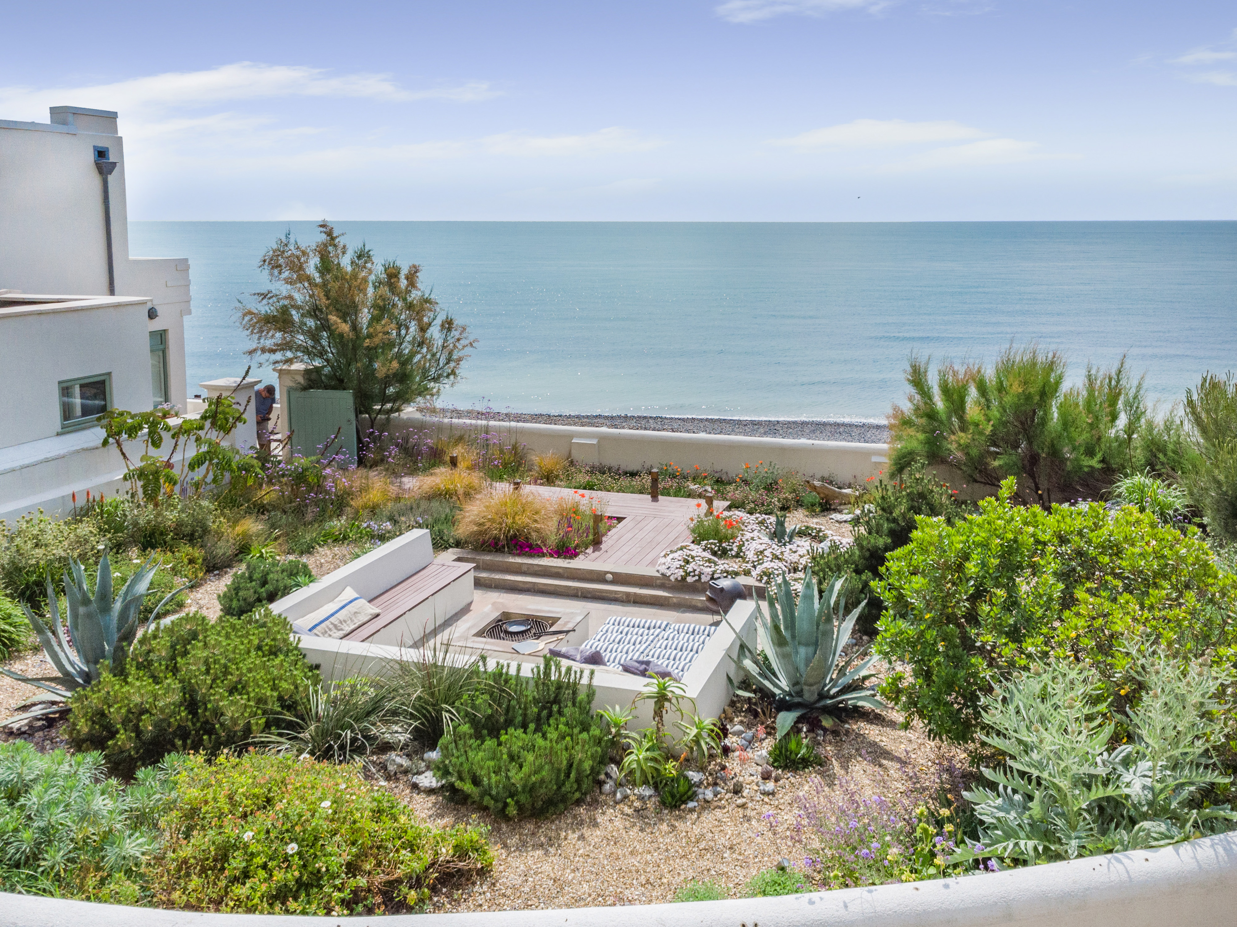 Art Deco cottage in the shadow of the White Cliffs of Dover